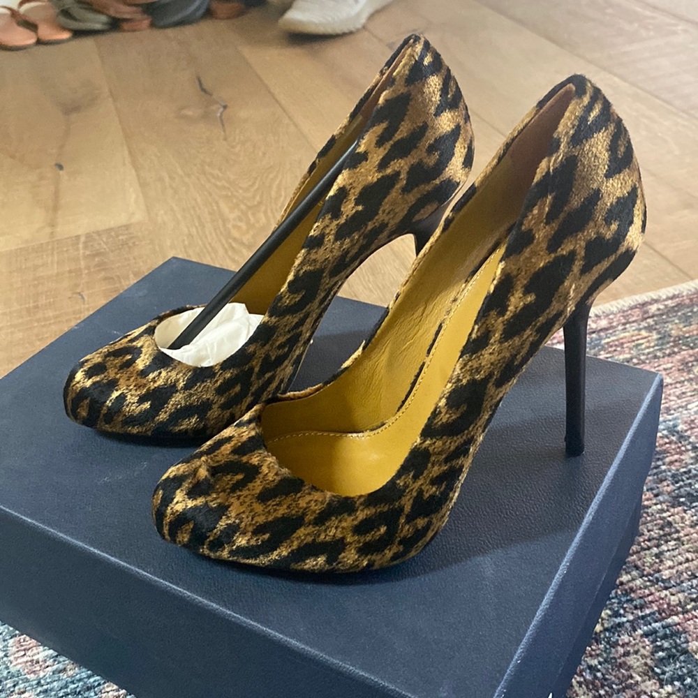 Brand new Sergio Rossi leopard pumps